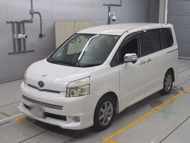 Toyota Voxy Лот № 30704 2009