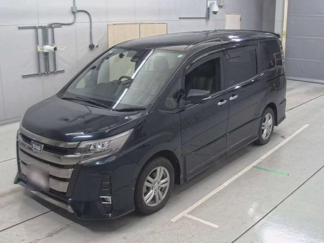 Toyota Noah Лот № 30604 2019