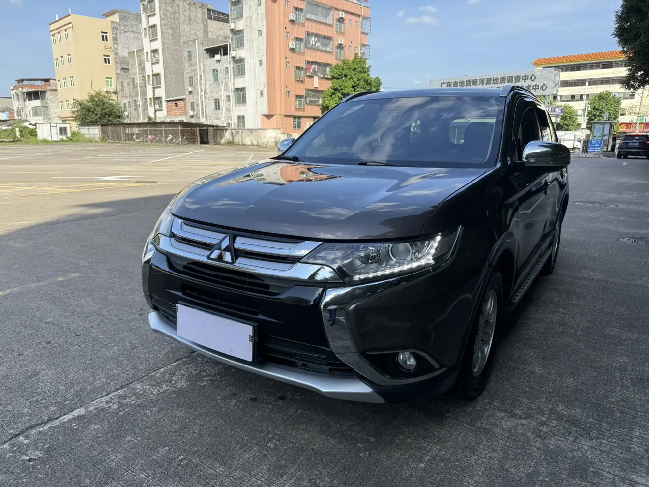 Mitsubishi i