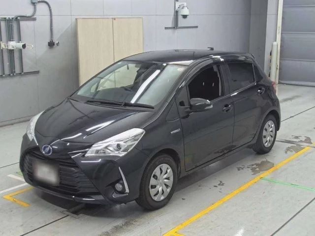 Toyota Vitz Лот № 30588 2017