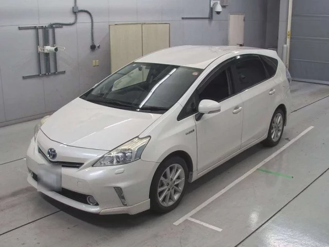 Toyota Prius Alpha Лот № 90225 2013