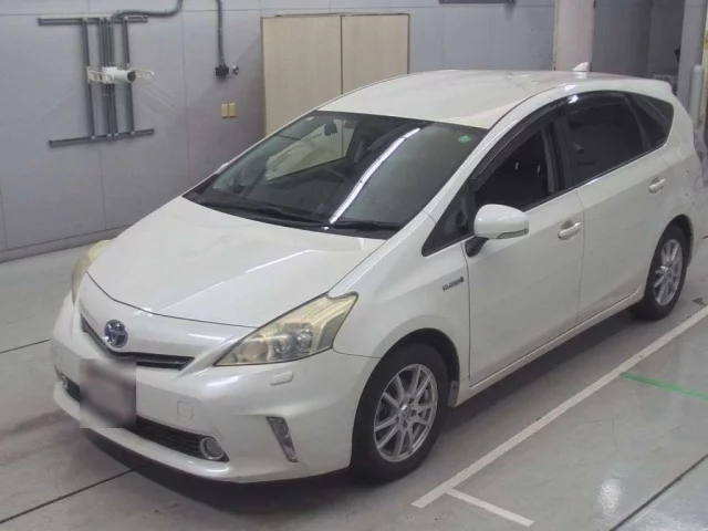 Toyota Prius Alpha Лот № 90173 2012