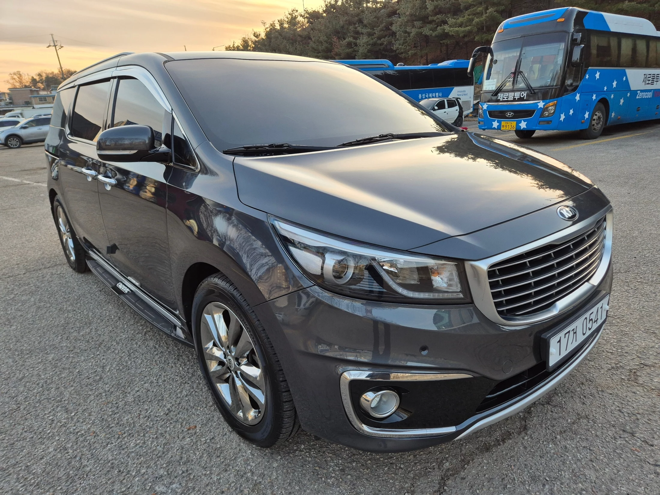 Kia Carnival 7-Seater Limousine Vip 2015