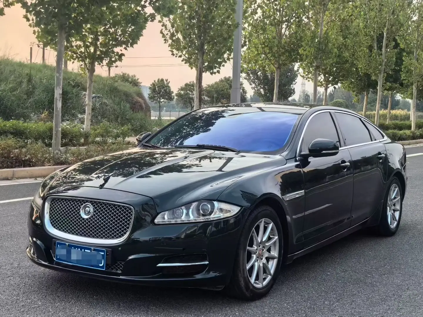 Jaguar XJ IV (X351)