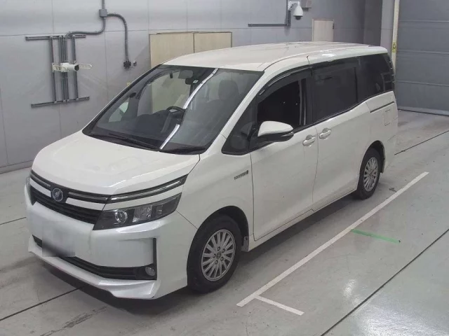 Toyota Voxy Лот № 33524 2014