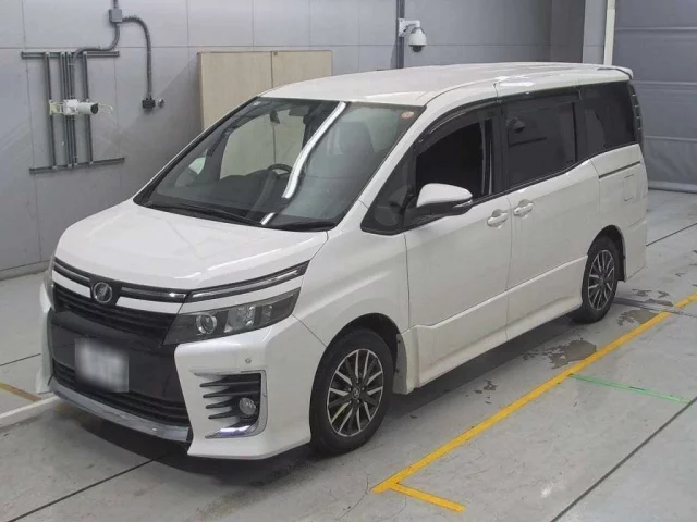 Toyota Voxy Лот № 30484 2016