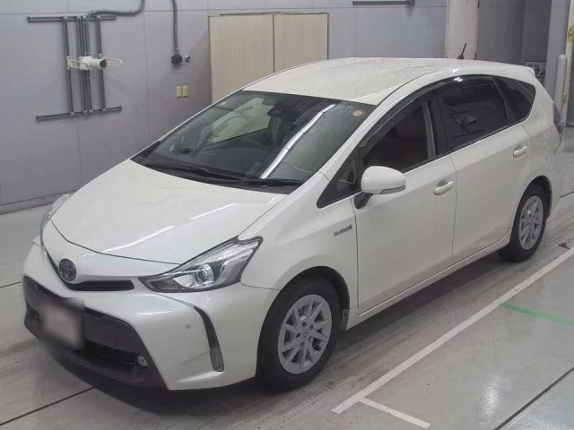 Toyota Prius Alpha Лот № 30402 2019