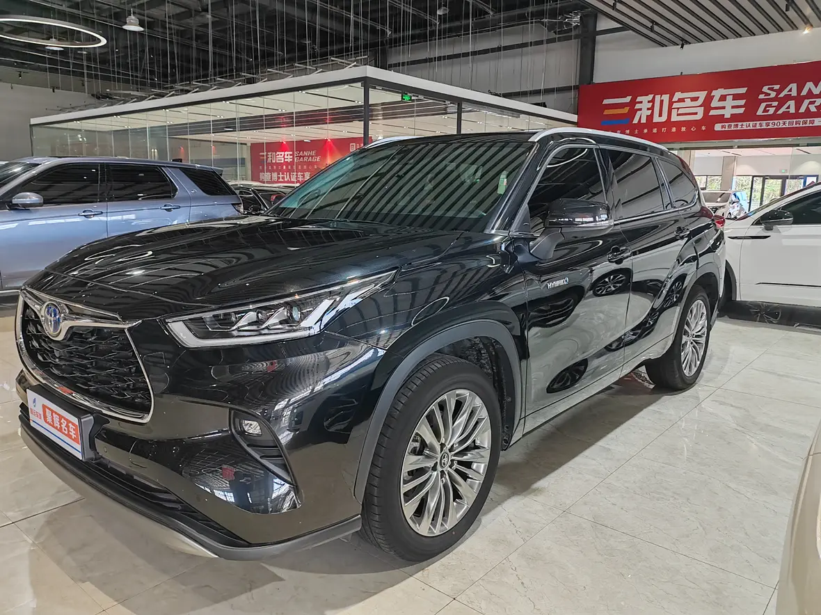 Toyota Highlander IV (U70)
