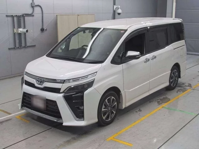 Toyota Voxy Лот № 33368 2021