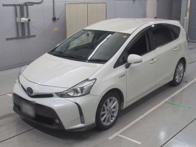 Toyota Prius Alpha Лот № 11033 2018