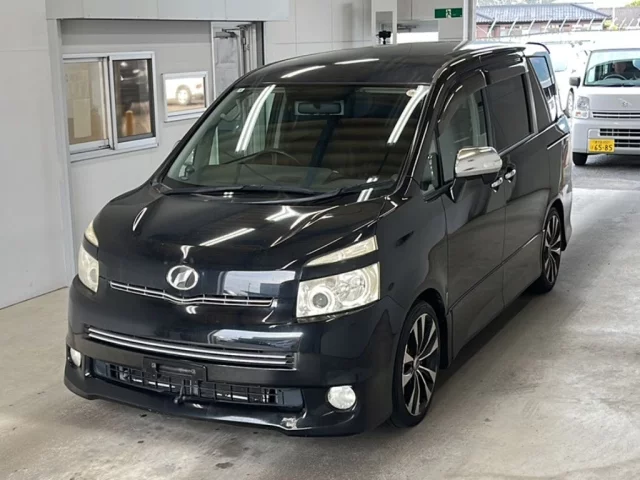 Toyota Voxy Лот № 2009