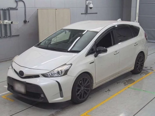 Toyota Prius Alpha Лот № 11020 2017