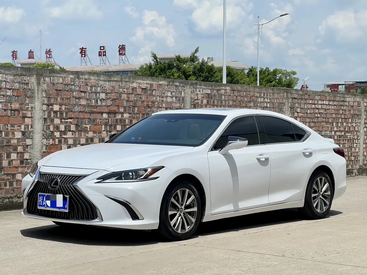 Lexus ES VII