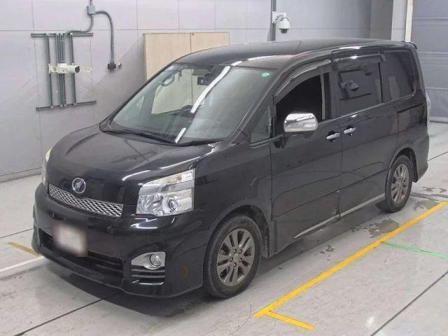 Toyota Voxy Лот № 11009 2012