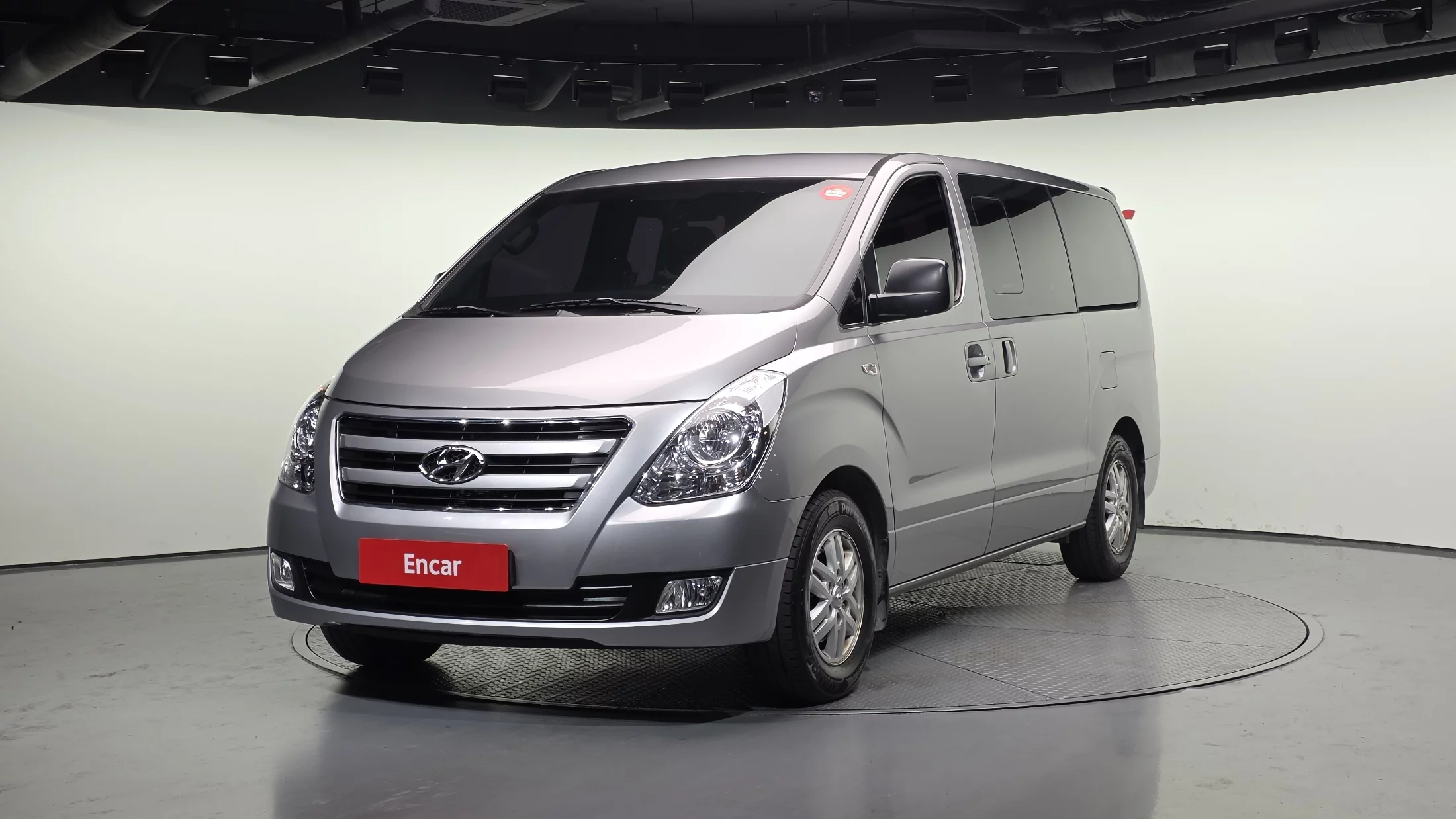 Hyundai Starex 5-Seater Van Modern 2016