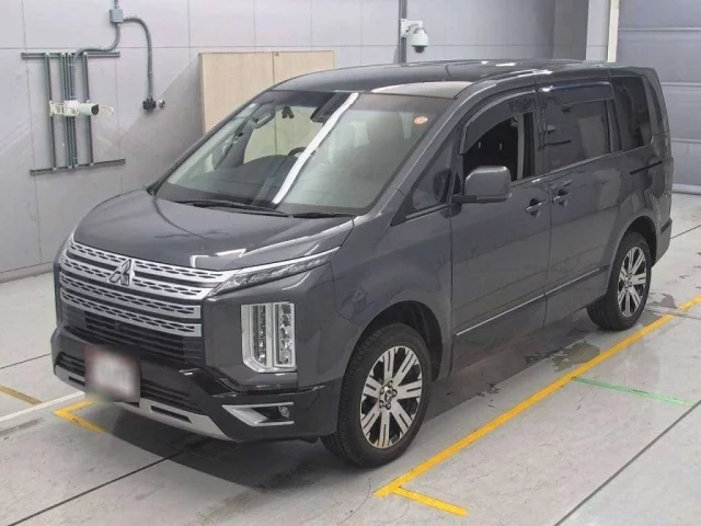 Mitsubishi Delica V