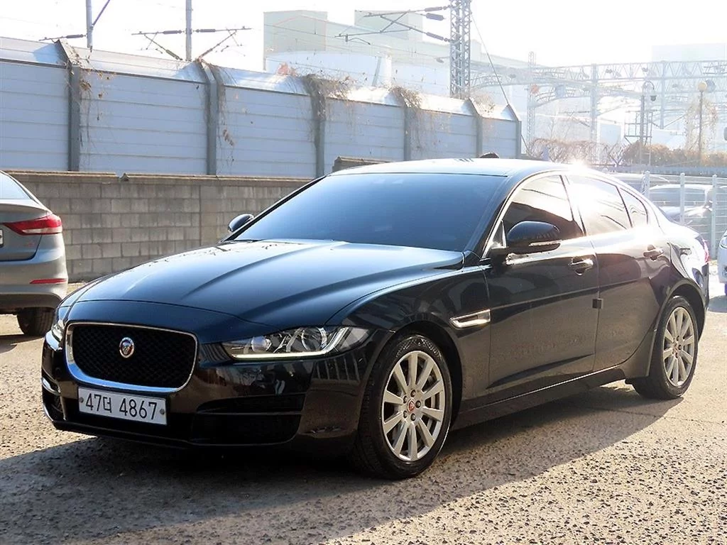 Jaguar XE 2018