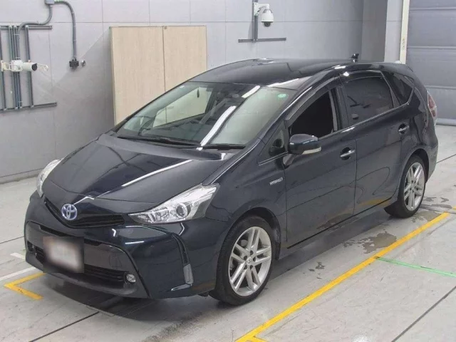 Toyota Prius Alpha Лот № 90327 2016
