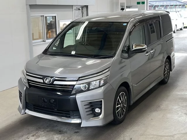 Toyota Voxy III (R80)