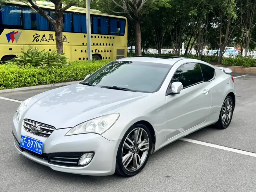 Hyundai Genesis I