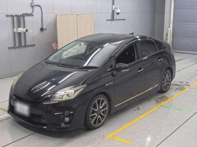 Toyota Prius III Рестайлинг (XW30)