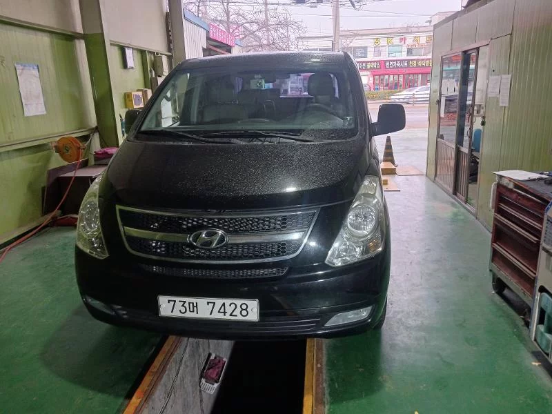 Hyundai Starex 12-Seater Wagon Cvx Luxury 2014