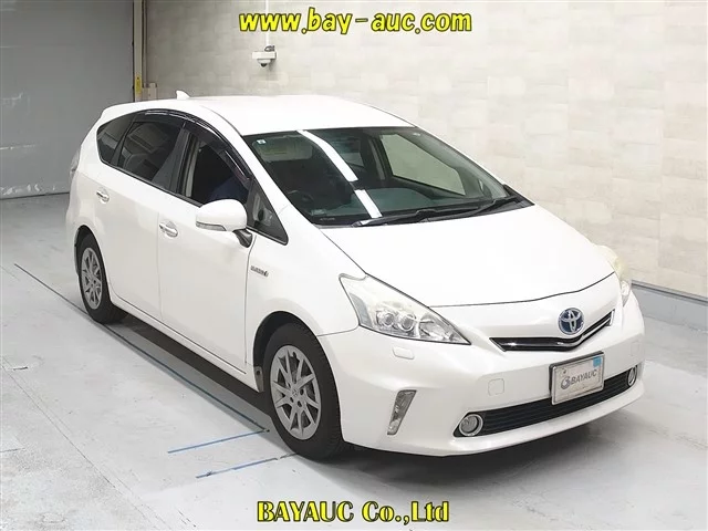 Toyota Prius Alpha Лот № 60176 2013