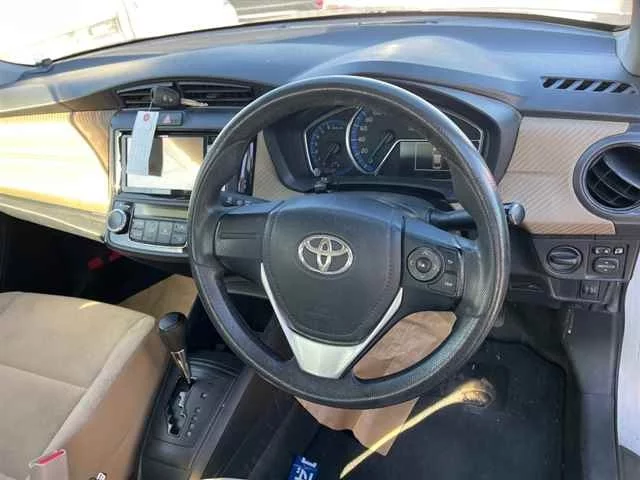 Toyota Corolla Axio Лот № 15186 2014