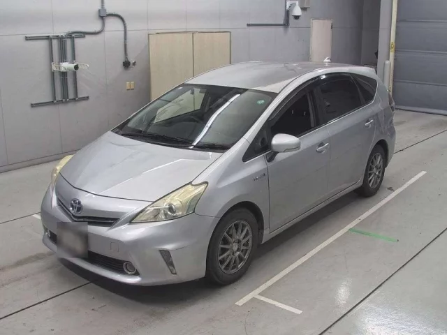 Toyota Prius Alpha Лот № 90138 2012