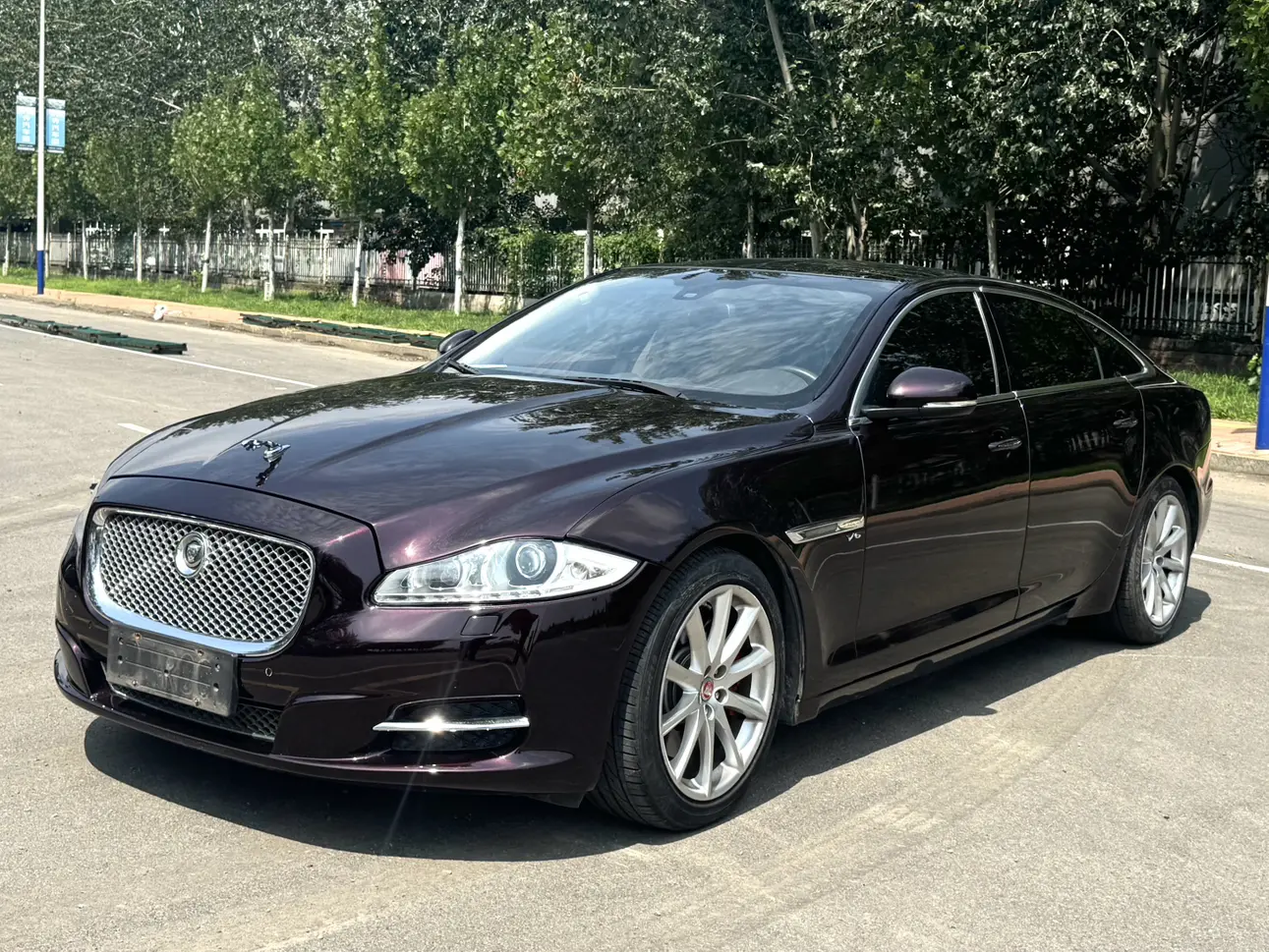 Jaguar XJ IV (X351)