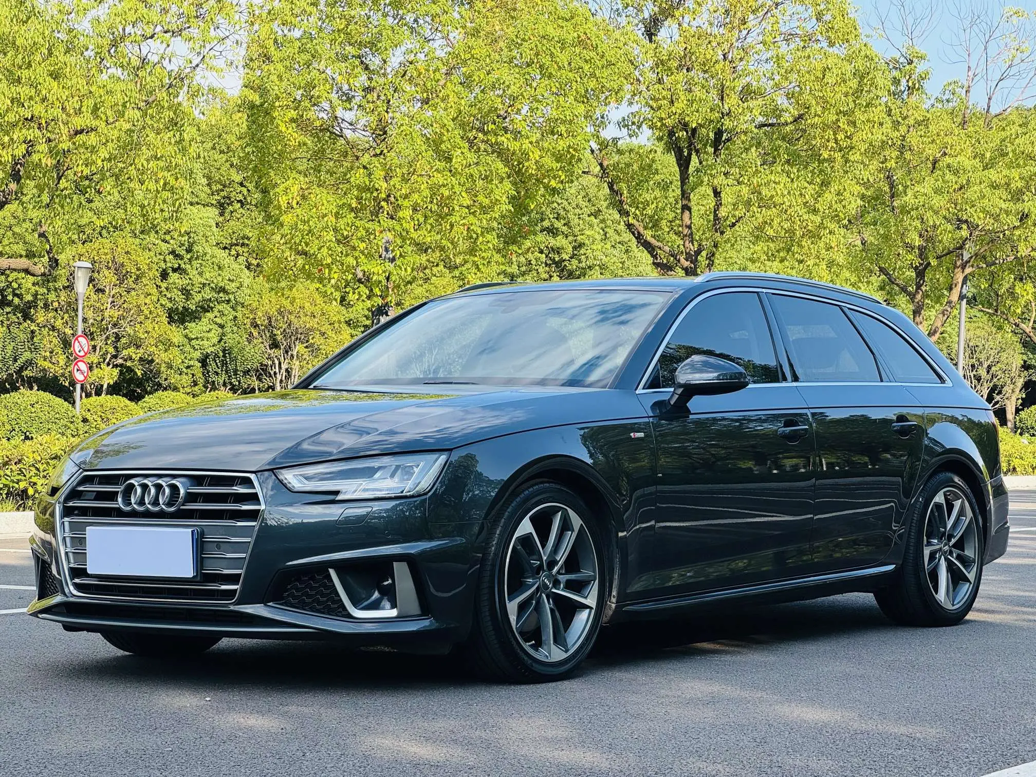 Audi A4 V (B9)