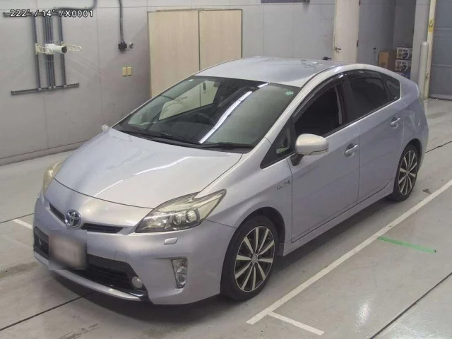 Toyota Prius III Рестайлинг (XW30)