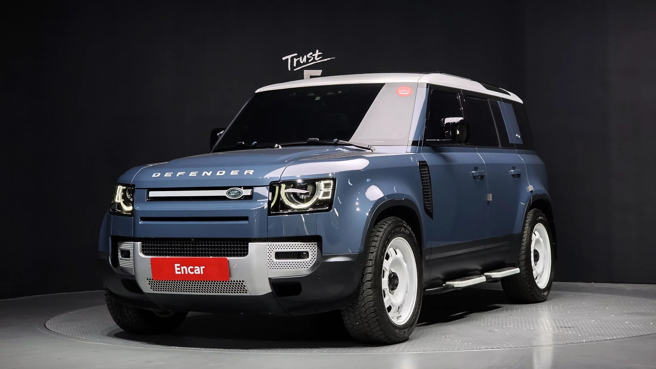 Land Rover Defender 2020