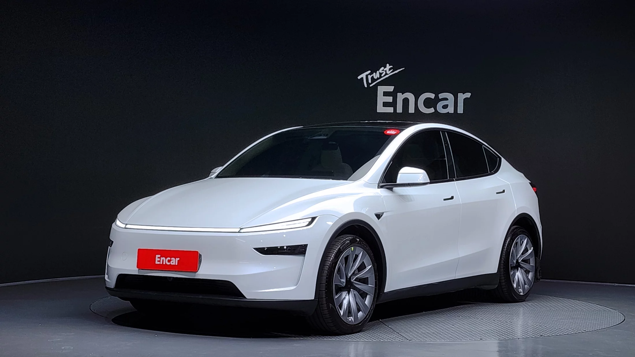Tesla Model Y 2025