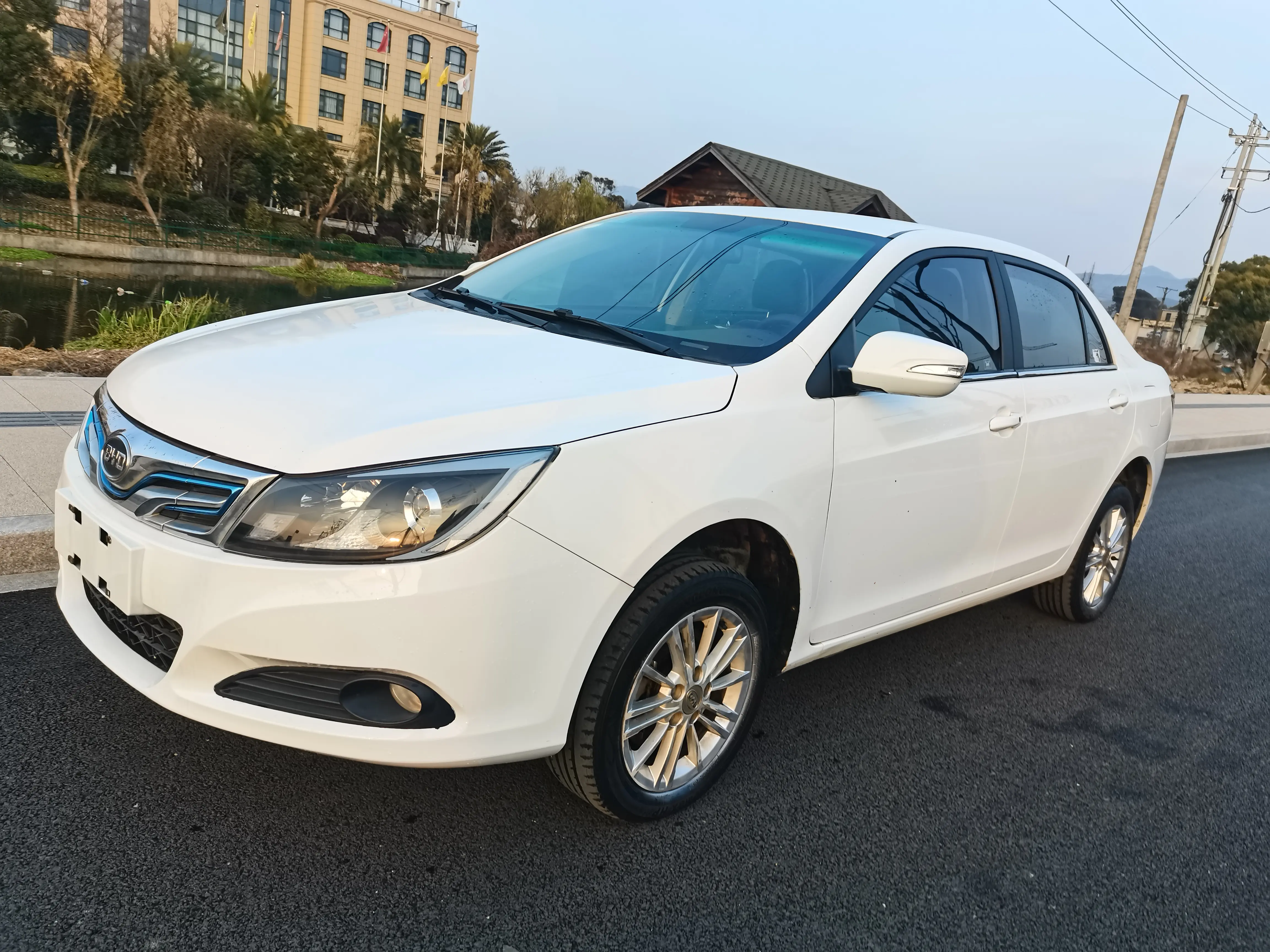 BYD E5
