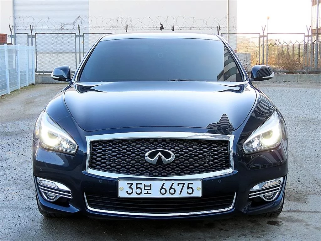Infiniti Q