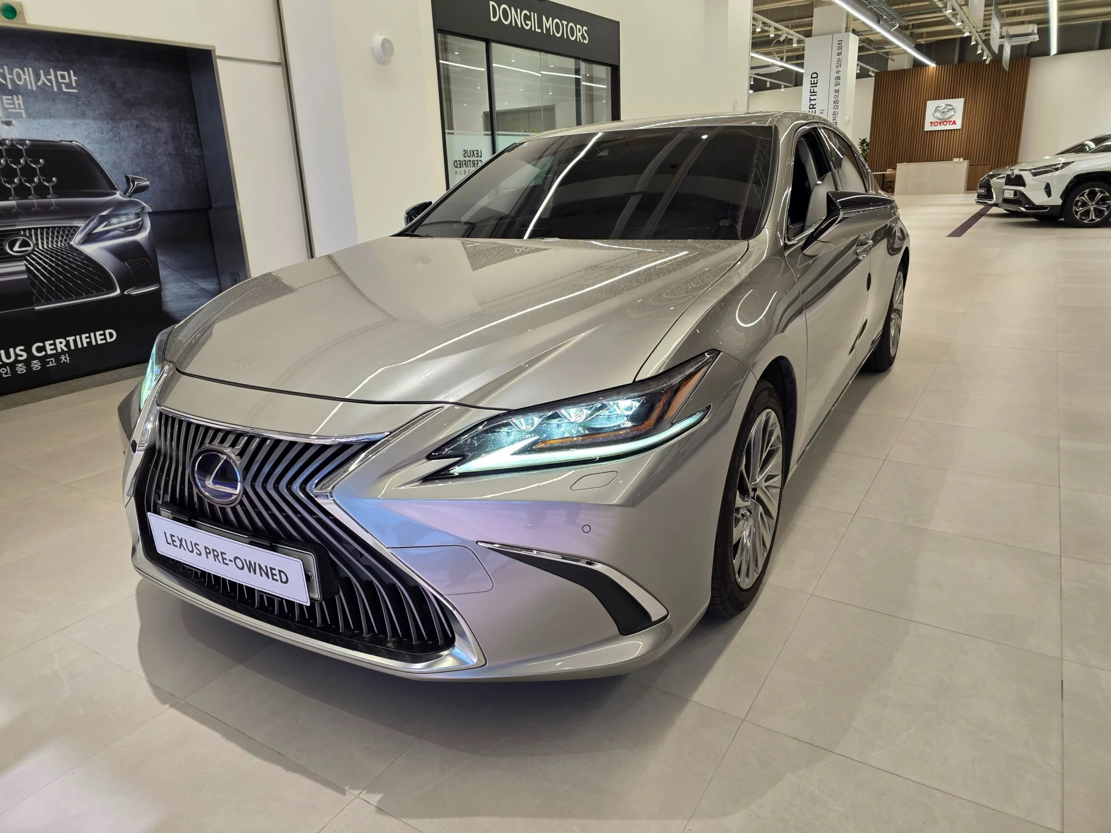 Lexus ES VII