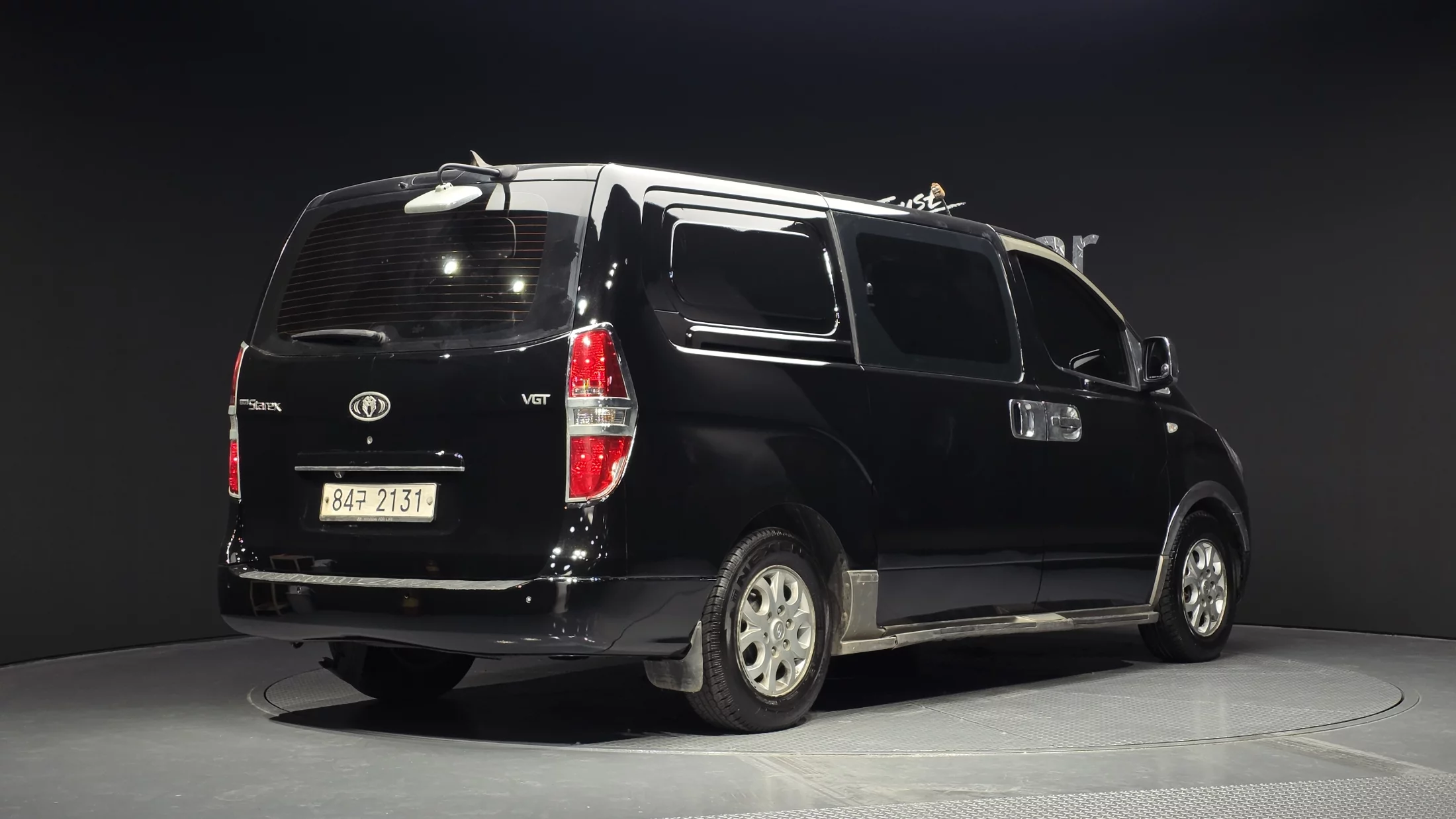 Hyundai Starex 5-Seater Van Cvx Deluxe