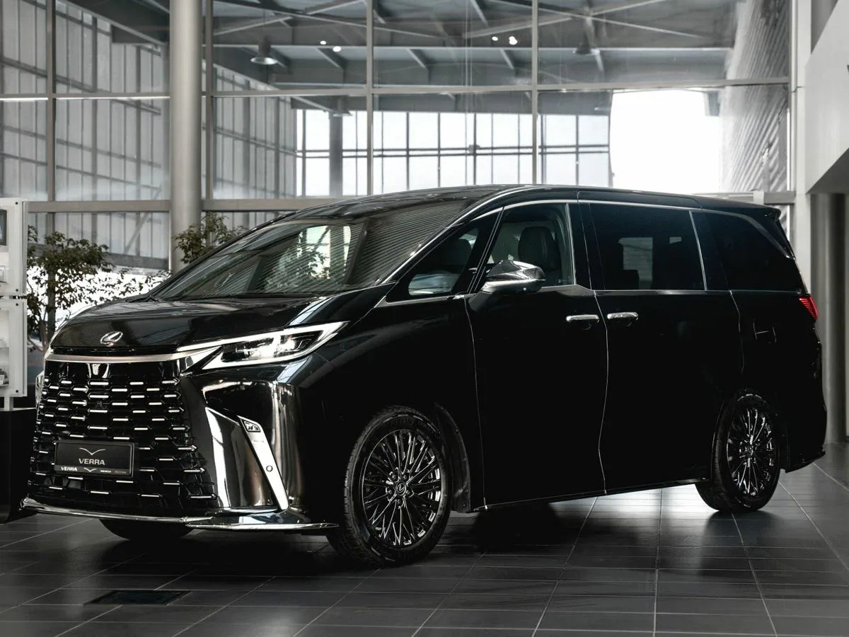 Lexus LM II