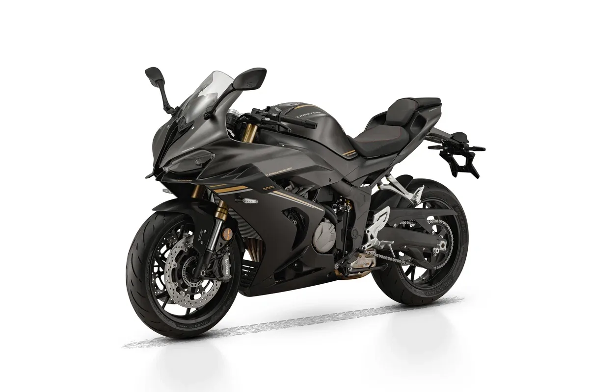 QJMotor SRK 800 RR
