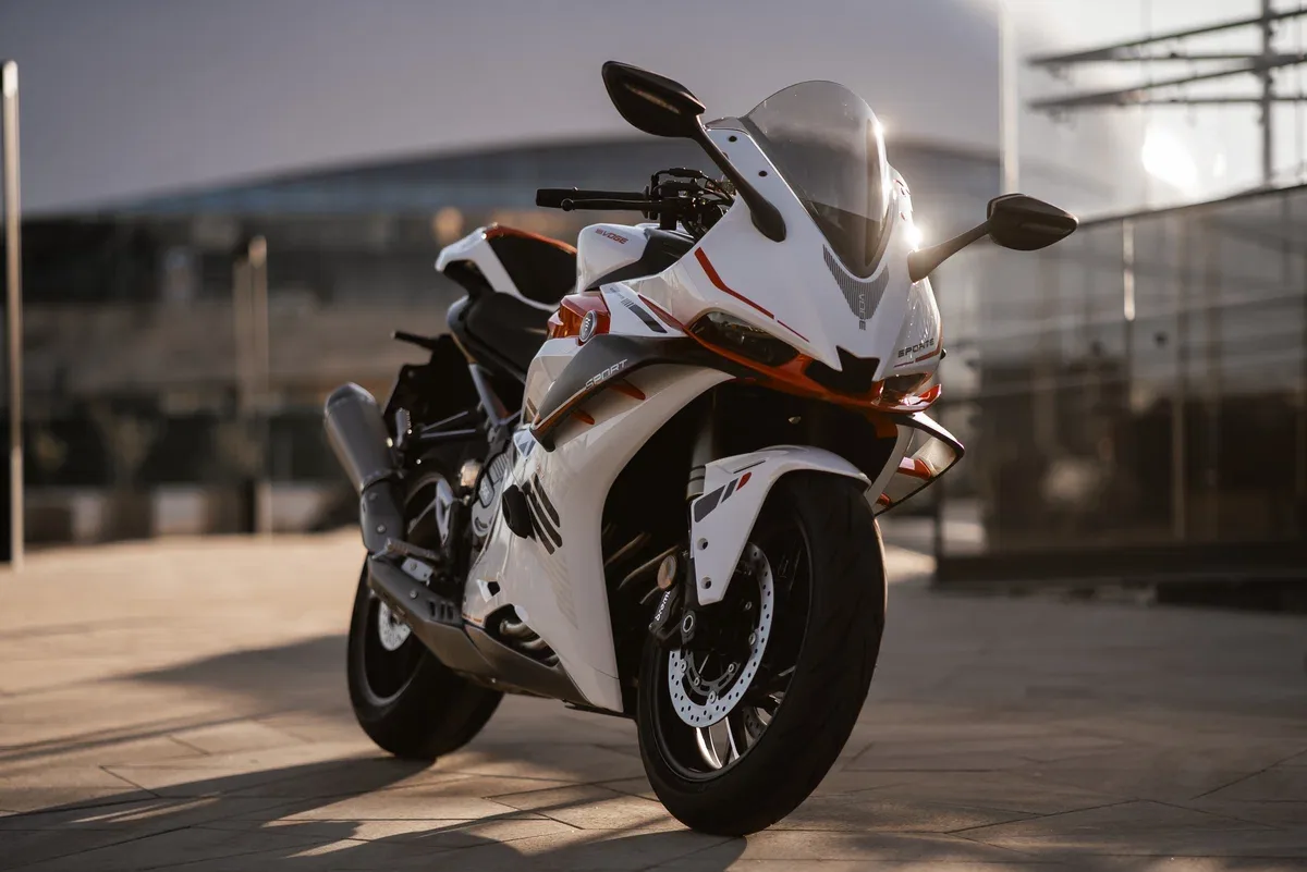 Voge RR660S