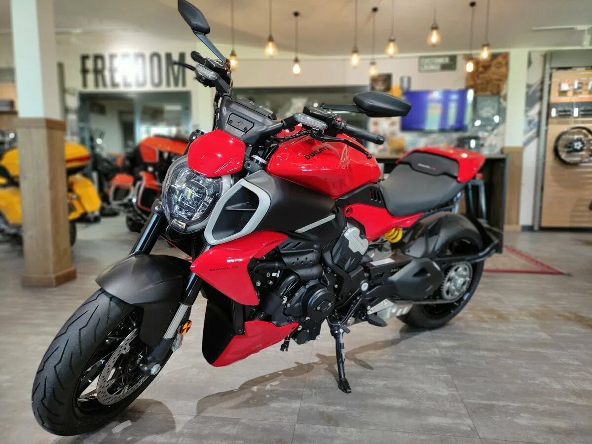 Ducati Diavel V4