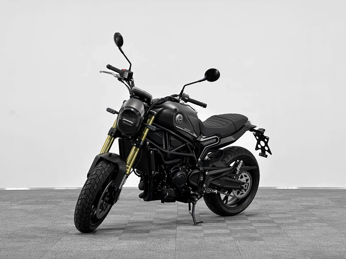 Benelli Leoncino 800