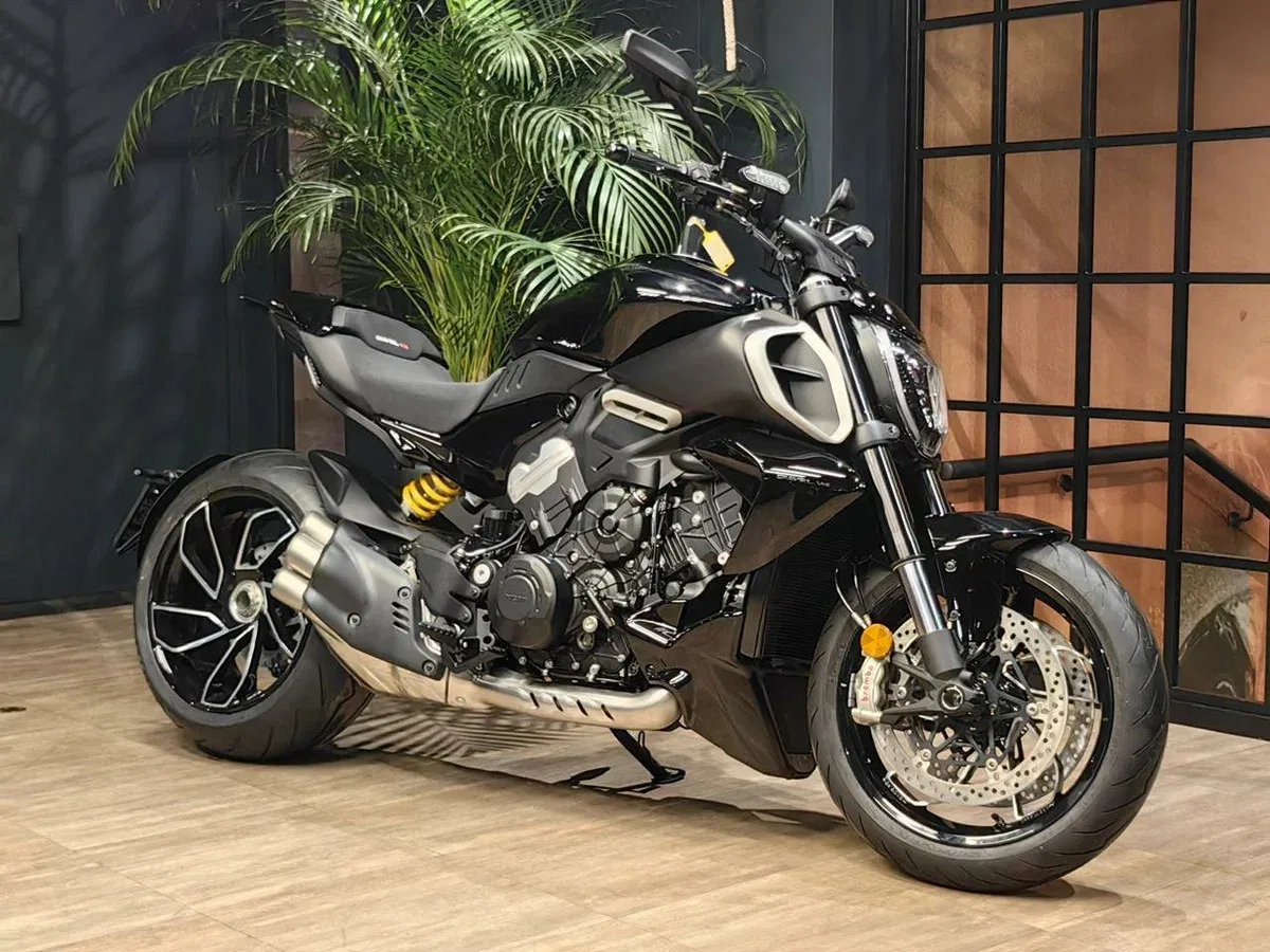 Ducati Diavel V4