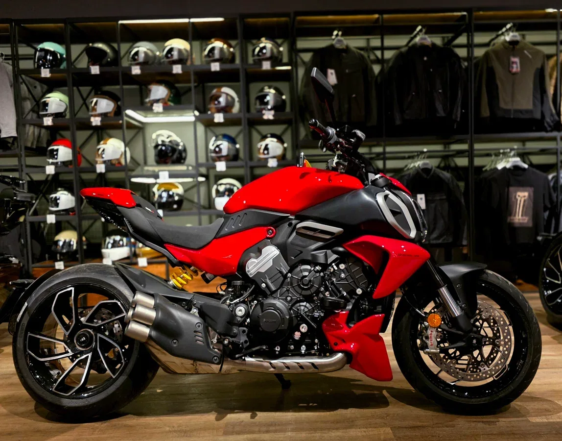 Ducati Diavel V4