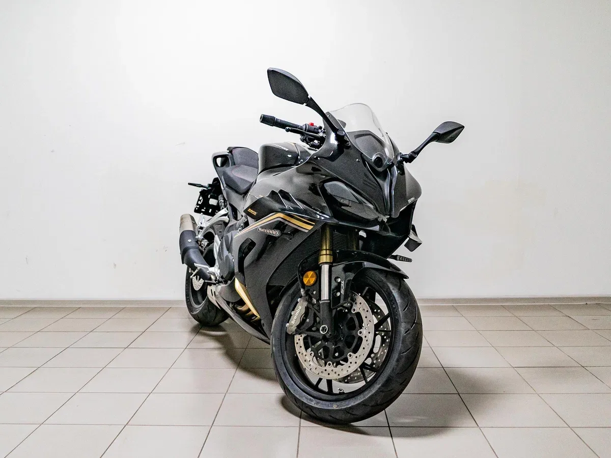 QJMotor SRK 800 RR