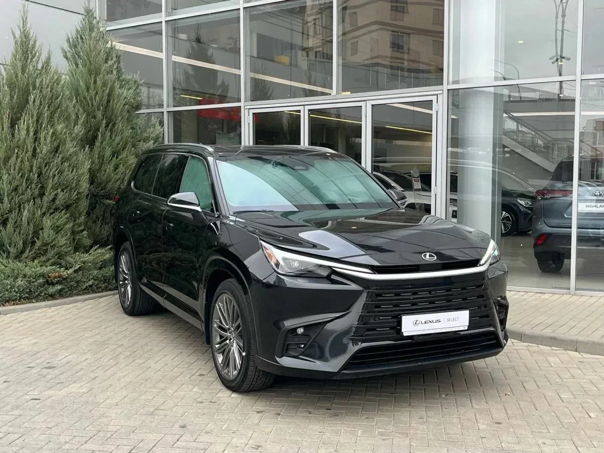 Lexus TX