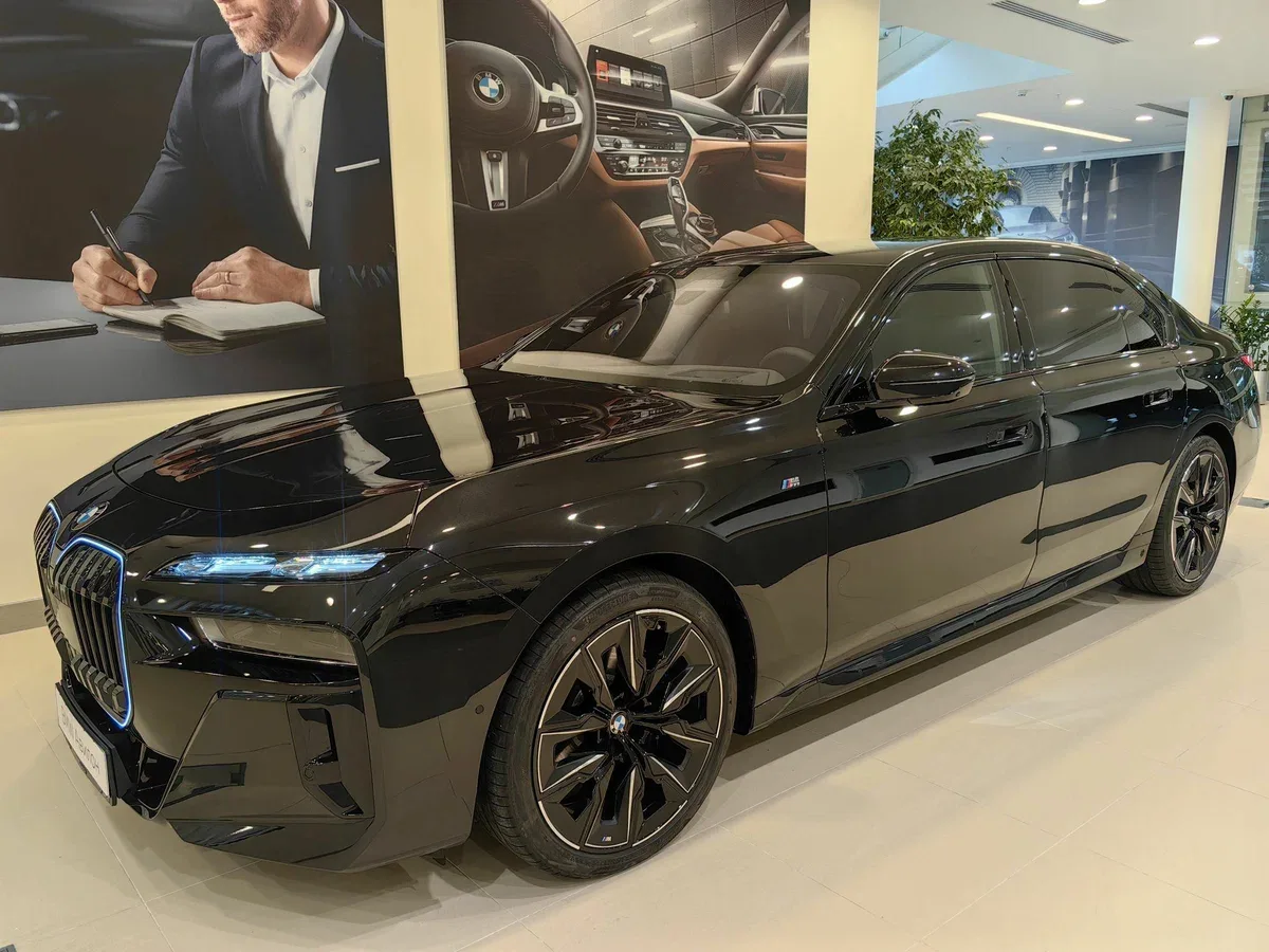 BMW 7 серии VII (G70)