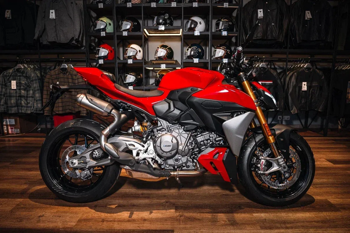 Ducati Streetfighter V2