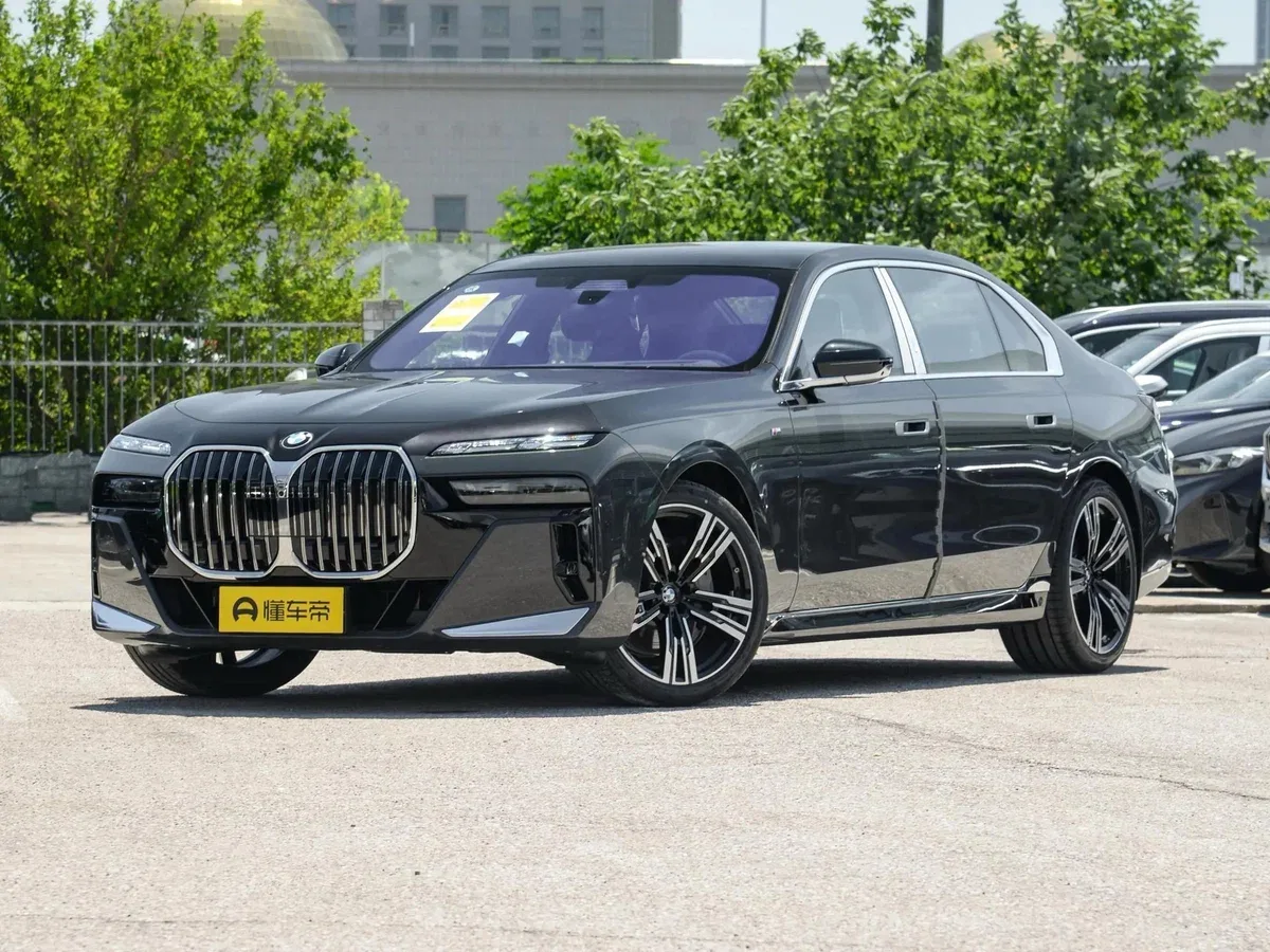 BMW 7 серии VII (G70)